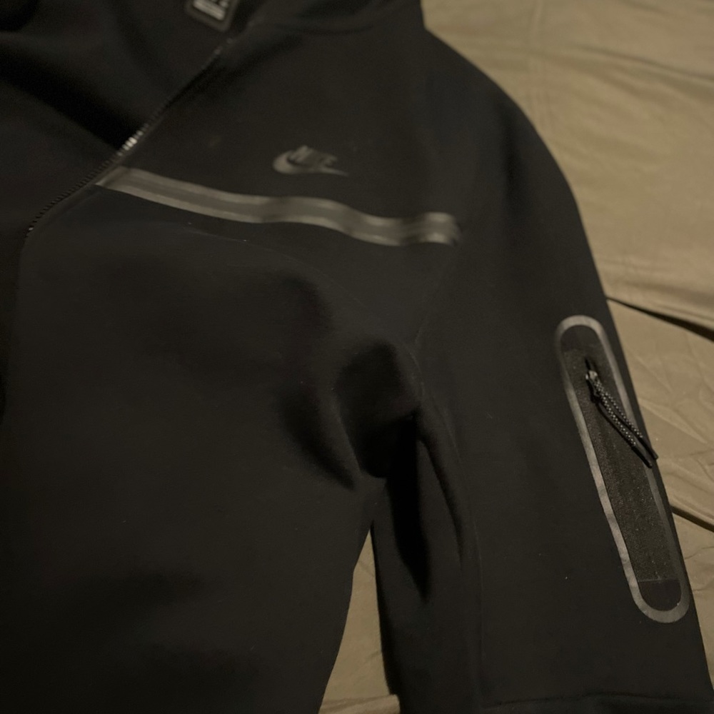 Nike tech fleece jogging suit